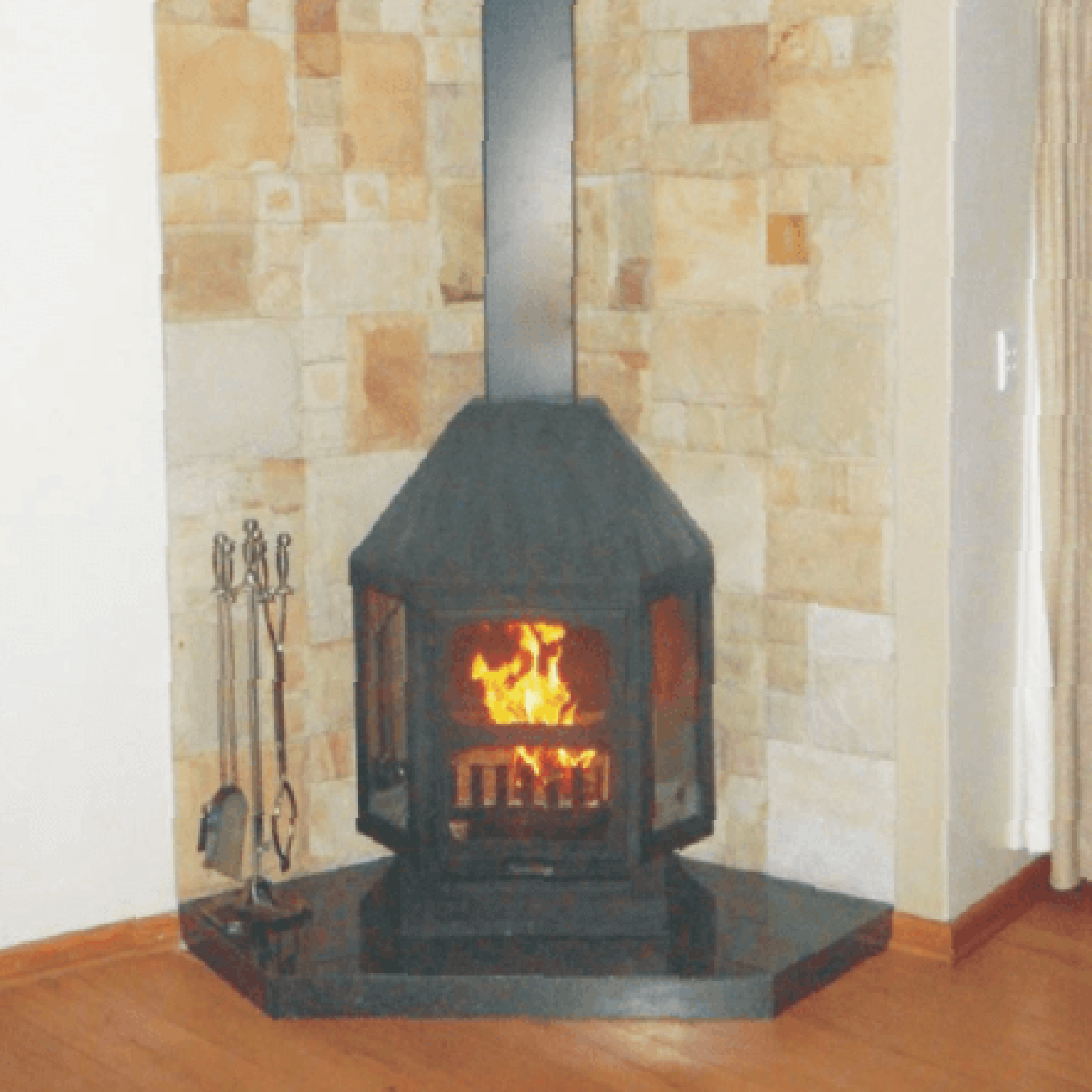 Freestanding traditional fireplace