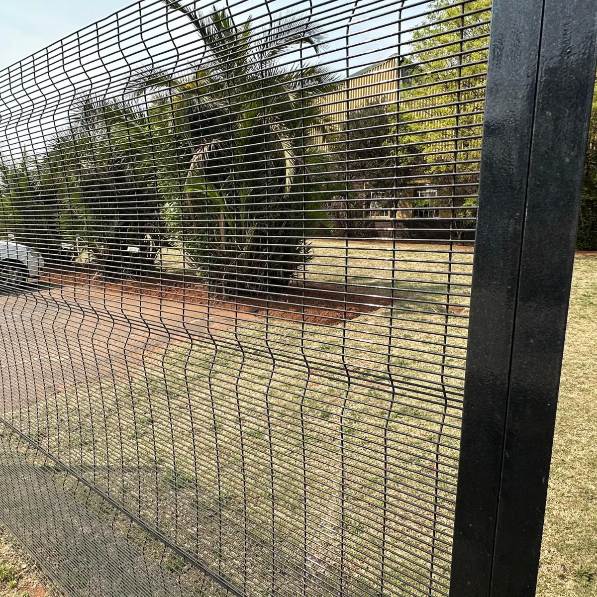 Vulcania Security Fencing - Image 6